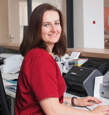 Stefanie Lange - Praxismitarbeiterin - Kontaktbild